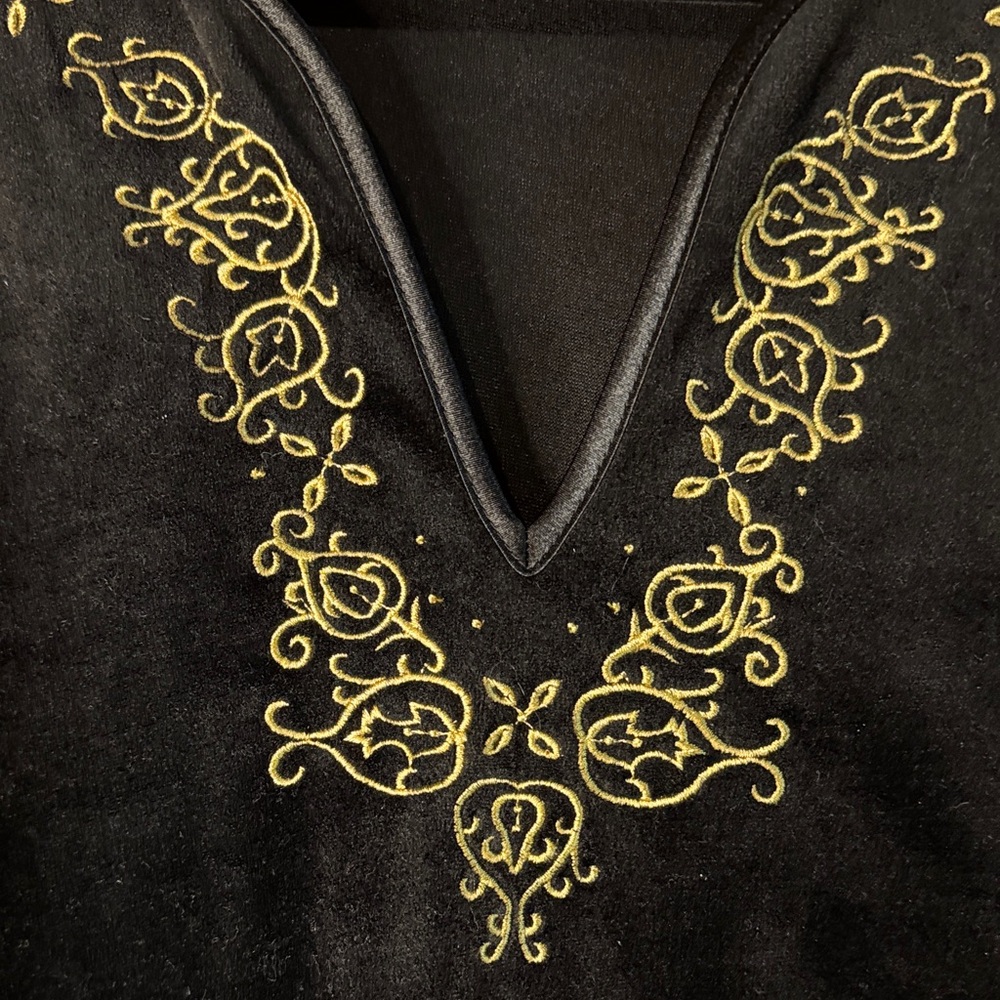 Susan Bristol Black Top with Gold Detailing - Picture 3 of 6